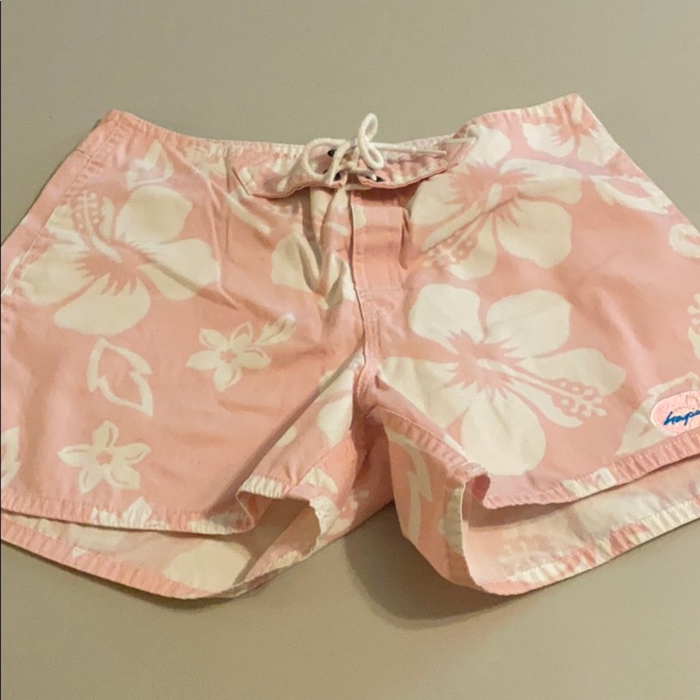 Adorable Hawaiian surf shorts🌸🏝